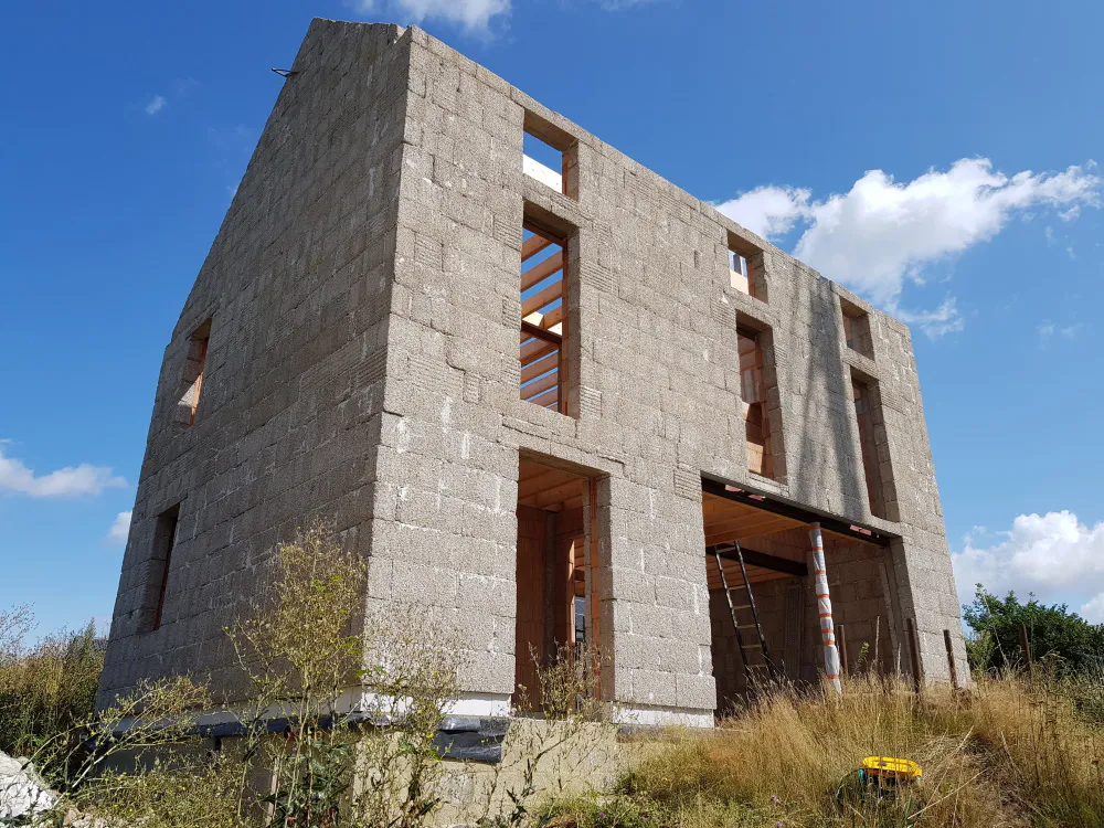 Innovating Sustainable Construction with Hempcrete Blocks